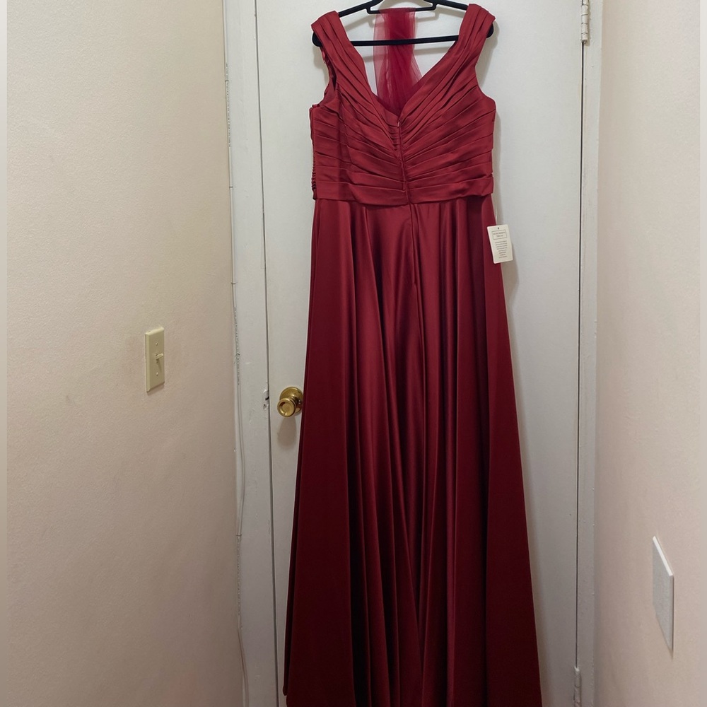 NWT Marsoni By Colors Satin Crepe Dress In Wine Color Size 16. ( M198 ) - Picture 4 of 12